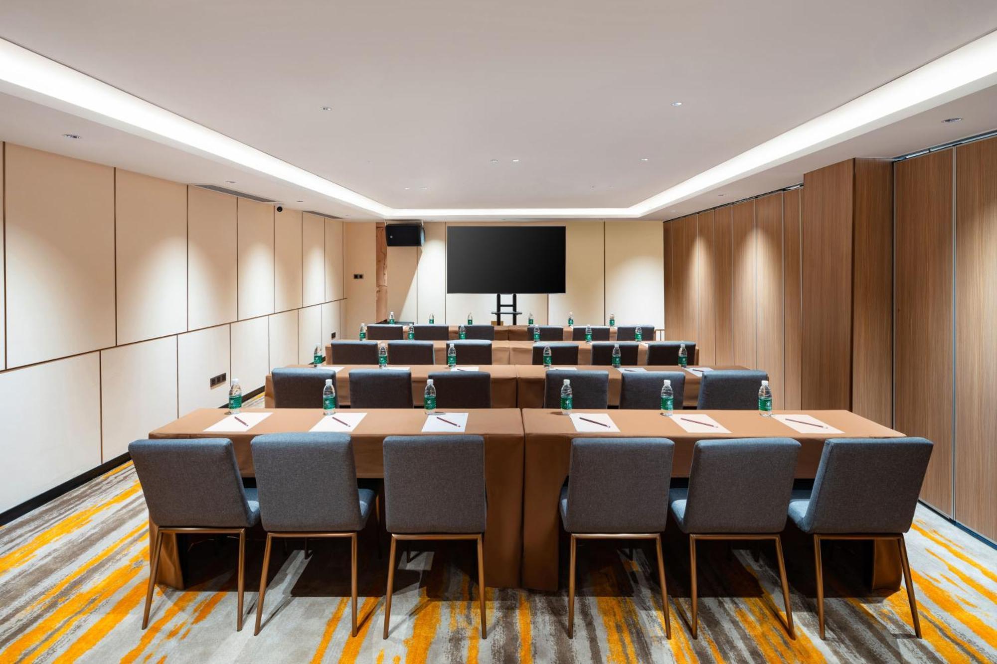 Guangzhou Wogo Yuanbao Hotel-Zhujiang New Town-Free Canton Fair Shuttle Bus & Overseas Buyer Registration Services Exterior photo