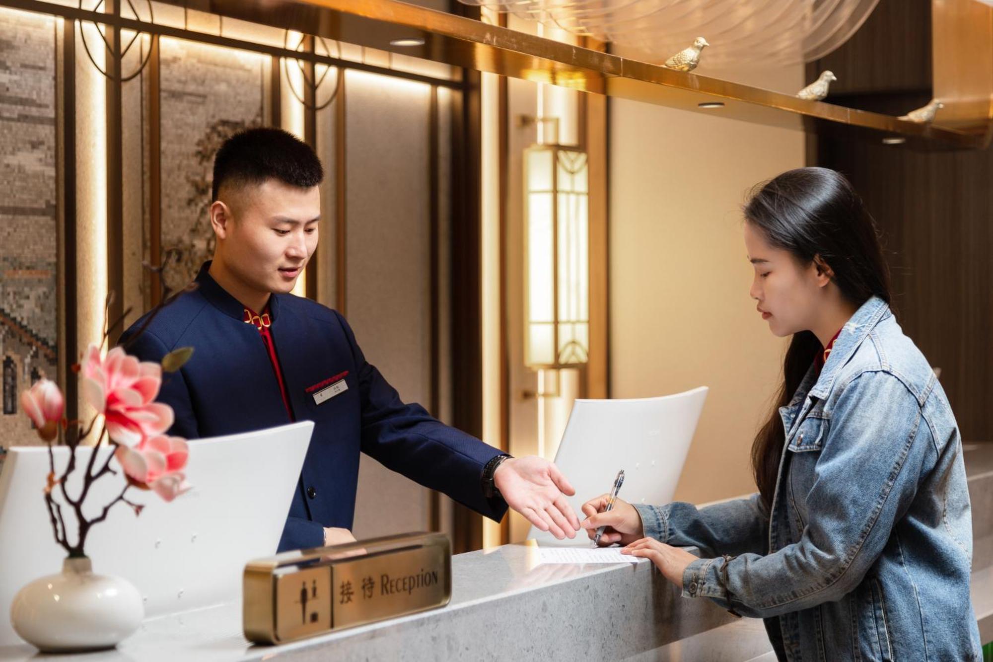Guangzhou Wogo Yuanbao Hotel-Zhujiang New Town-Free Canton Fair Shuttle Bus & Overseas Buyer Registration Services Exterior photo